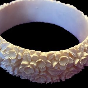 🌴Intricately Carved Celluloid Bangle Bracelet